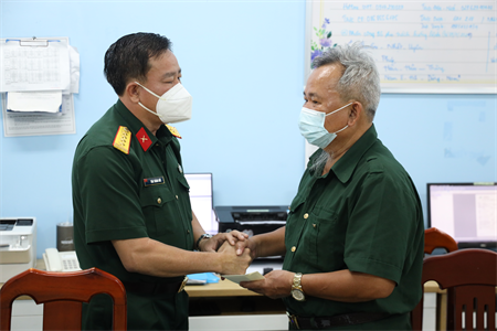 Bộ Tư lệnh Quân khu thăm hỏi, động viên quân nhân đang điều trị bệnh