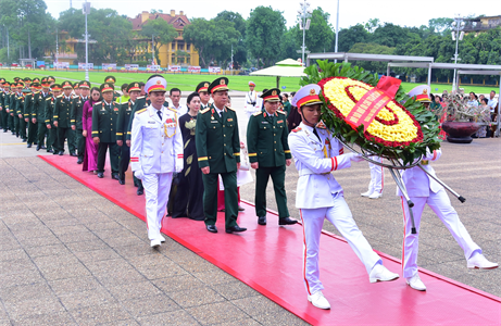 LLVT Quân khu 7 báo công, viếng Chủ tịch Hồ Chí Minh
