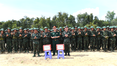 Hoàn thành nội dung kiểm tra 3 tiếng nổ cho chiến sĩ mới