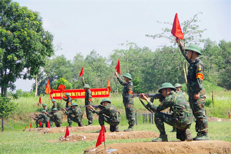 Trung đoàn 271 hoàn thành nội dung kiểm tra bắn đạn thật bài 1 súng Tiểu liên AK cho chiến sĩ mới