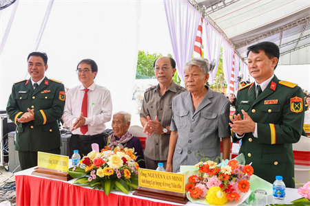 Bộ Tư lệnh Quân khu 7 tri ân Chủ tịch Hồ Chí Minh và các Anh hùng Liệt sĩ tại Di tích lịch sử Đồn Long Khốt