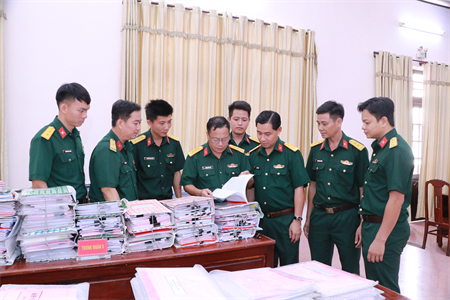 Bộ Tư lệnh Quân 7 kiểm tra kết quả thực hiện nhiệm vụ 6 tháng đầu năm 2025 tại Sư đoàn 5