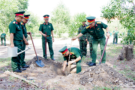 Sư đoàn 309 phát động trồng cây nhân kỷ niệm 135 năm Ngày sinh Chủ tịch Hồ Chí Minh