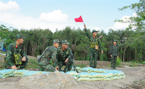 Huấn luyện trên thao trường vùng biên