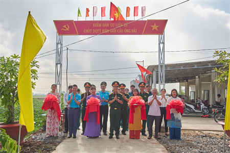 Bộ CHQS tỉnh Tây Ninh khánh thành đường nội bộ điểm dân cư liền kề, chốt dân quân biên giới