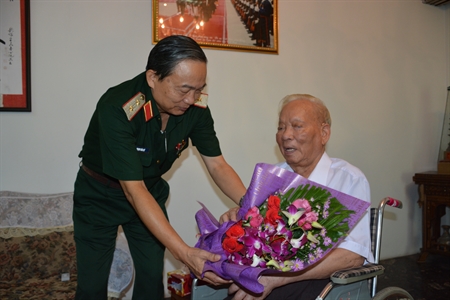 ​Trung tướng Phạm Văn Dỹ thăm Đại tướng Lê Đức Anh