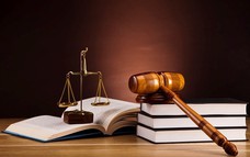 Tiền lương và thời gian công tác để tính hưởng chế độ chính sách đối với sĩ quan được quy định như thế nào?