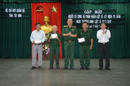 Bộ Chỉ huy quân sự tỉnh Tây Ninh tổ chức họp mặt người có công, các thương binh và thân nhân liệt sĩ