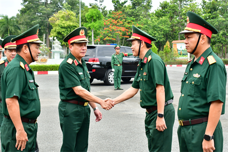 Trung tướng Trương Thiên Tô kiểm tra, nắm tình hình hoạt động CTĐ, CTCT tại Sư đoàn 5 (Quân khu 7)