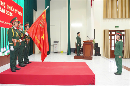 138 "bóng hồng" hoàn thành khóa huấn luyện chiến sĩ mới năm 2025
