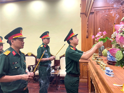 LLVT thành phố Thủ Dầu Một, tỉnh Bình Dương dâng hương Chủ tịch Hồ Chí Minh