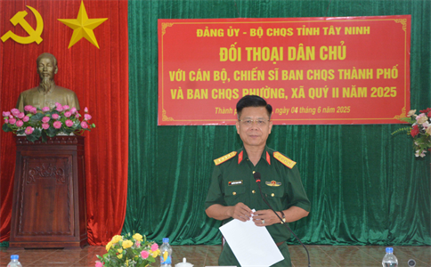 Chính ủy Bộ CHQS tỉnh Tây Ninh đối thoại dân chủ với cán bộ, chiến sĩ LLVT thành phố Tây Ninh
