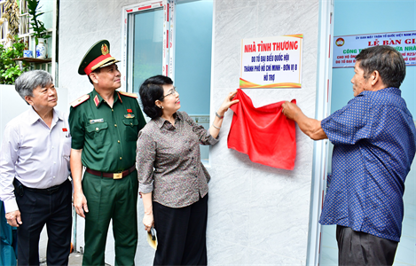 Tổ Đại biểu Quốc hội TP.HCM - Đơn vị số 8 bàn giao công trình sửa chữa “Nhà tình thương”