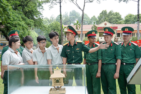 100 thanh thiếu niên TPHCM tham gia “Học kỳ trong Quân đội” năm 2025