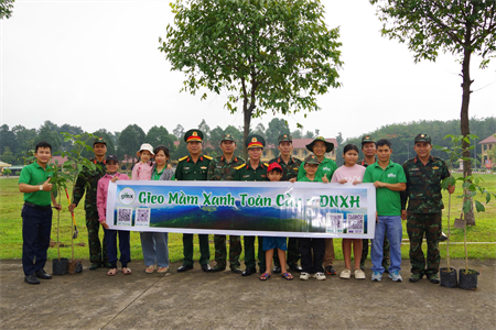 Sư đoàn 7 trồng cây xanh phủ xanh đất trống