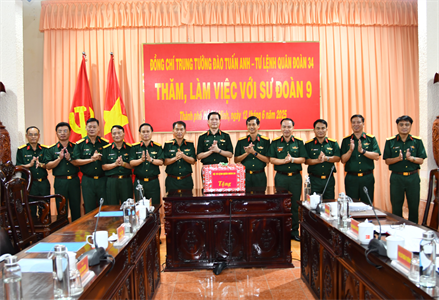 Tư lệnh Quân đoàn 34 thăm, làm việc với Sư đoàn 9