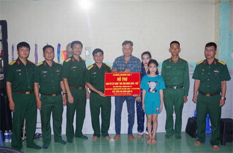 Lữ đoàn 26 trao tặng kinh phí xây dựng “Nhà tình nghĩa quân - dân”