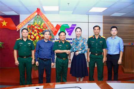 Quân khu 7 thăm, chúc mừng các cơ quan báo chí tại Thành phố Hồ Chí Minh