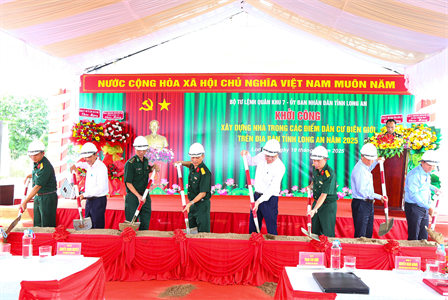 Bộ Tư lệnh Quân khu 7 khởi công xây dựng nhà trong các điểm dân cư biên giới tỉnh Long An