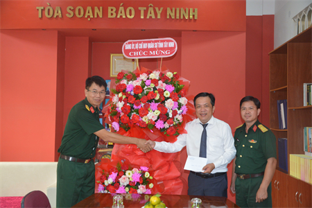 Bộ CHQS tỉnh Tây Ninh thăm, chúc mừng các cơ quan thông tấn, báo chí trên địa bàn tỉnh