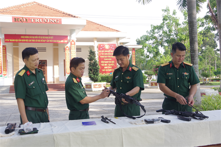 Sư đoàn 5: Khai mạc tập huấn sử dụng súng Tiểu liên 7,62mm STV380