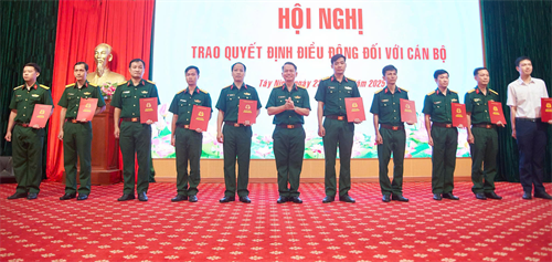 Bộ CHQS tỉnh Tây Ninh trao quyết định điều động, bổ nhiệm cán bộ