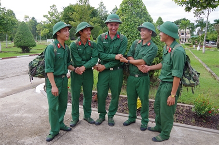 Trưởng thành từ quân ngũ