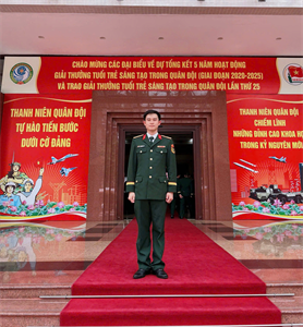 Tâm huyết với sáng kiến làm đẹp trang phục cho bộ đội