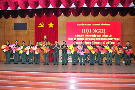 Đảng ủy Quân sự TPHCM công bố, trao quyết định thành lập Đảng bộ Ban Chỉ huy Bộ đội Biên phòng