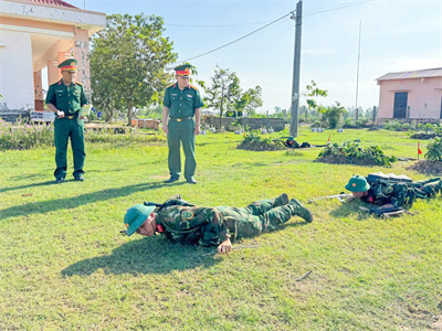 Ban Chỉ huy Phòng thủ khu vực 4 - Tân Thạnh, Bộ CHQS tỉnh Tây Ninh kiểm tra công tác huấn luyện giai đoạn 1 năm 2025