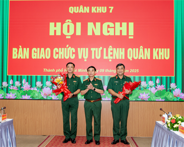 Đại tướng Phan Văn Giang chủ trì Hội nghị bàn giao chức vụ Tư lệnh Quân khu 7