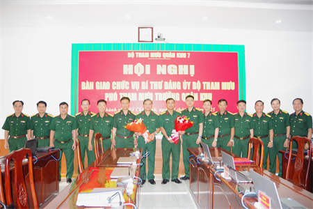 Bàn giao chức trách, nhiệm vụ Bí thư Đảng ủy Bộ Tham mưu, Phó Tham mưu trưởng Quân khu
