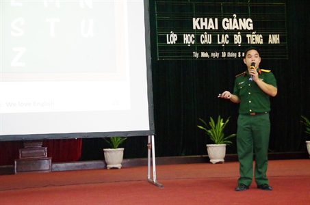 Sư đoàn 5: Khai giảng Câu lạc bộ Tiếng Anh