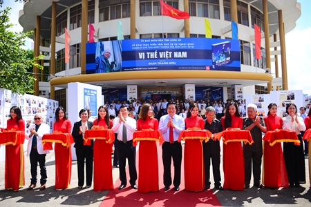 Khai mạc triển lãm ảnh “Ký sự ngoại giao nhiệm kỳ Chủ tịch nước Trương Tấn Sang (2011-2016)”