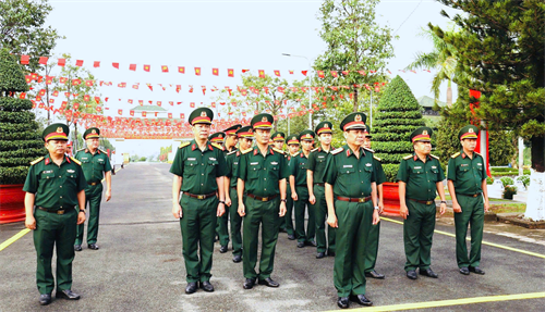 Bộ Tư lệnh Quân khu viếng Nghĩa trang Liệt sĩ tỉnh Đồng Nai