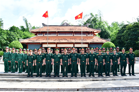 Bộ Tư lệnh Quân khu dâng hương các anh hùng liệt sĩ tại Khu di tích lịch sử quốc gia Căn cứ Tà Thiết