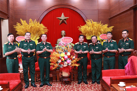 Thiếu tướng Nguyễn Bá Lực, Phó tổng Tham mưu trưởng Quân đội nhân dân Việt Nam thăm Bộ Tư lệnh Quân khu 7