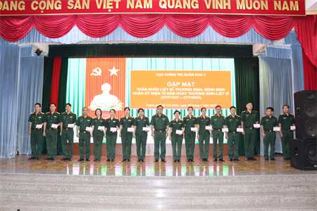 Cục Chính trị Quân khu gặp mặt thân nhân liệt sĩ,  thương binh, bệnh binh