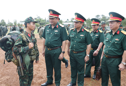 Tư lệnh Quân khu thăm, kiểm tra Trung đoàn 994A, Bộ CHQS tỉnh Lâm Đồng