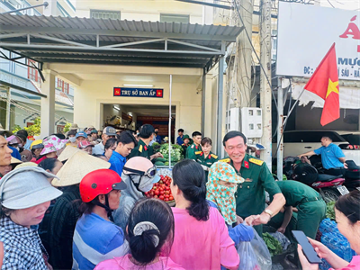 Trung đoàn Minh Đạm phối hợp tổ chức chương trình “Rau sạch 0 đồng - Nghĩa tình quân-dân”