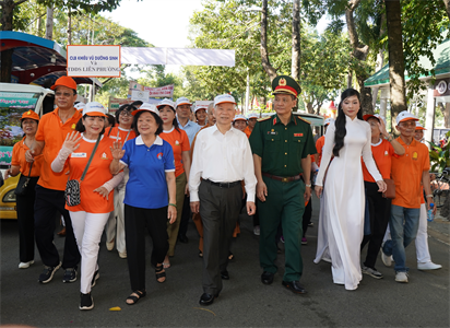 Hơn 5.000 người đi bộ đồng hành vì nạn nhân chất độc da cam