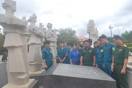 Về Ngã Ba Giồng - Về với lịch sử, truyền thống cách mạng