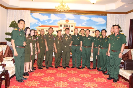 Bộ Tư lệnh Quân khu tiếp Đoàn Nghệ thuật Quân đội Hoàng GiaCampuchia.