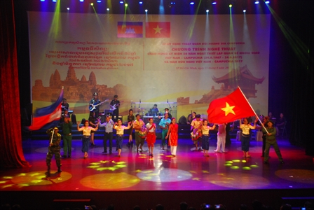 Đêm biểu diễn nghệ thuật thắm tình hữu nghị Việt Nam - Campuchia