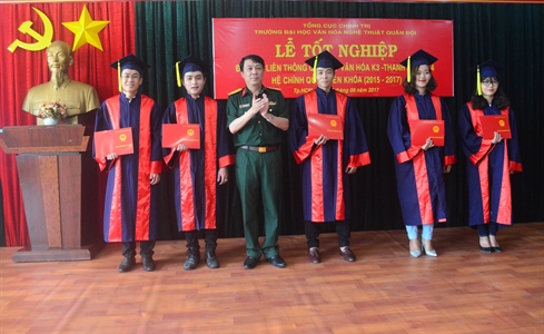 Trường Đại học Văn hóa Nghệ thuật Quân đội cơ sở 2 trao bằng tốt nghiệp cho học viên