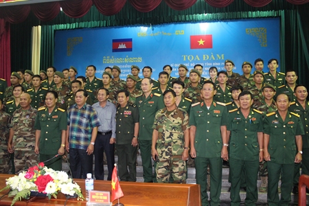 Tọa đàm sĩ quan trẻ LLVT tỉnh Bình Phước và Tiểu khu Quân sự tỉnh Karatie Quân đội Hoàng gia Campuchia