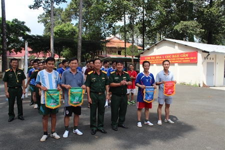 Cụm thi đua I - Cục Hậu cần QK7: giao hữu Bóng bàn, bóng chuyền.