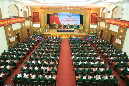 Kiên quyết ngăn chặn sự suy thoái về tư tưởng chính trị, đạo đức lối sống, “tự diễn biến”, “tự chuyển hóa” trong Đảng