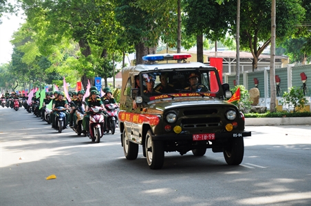 Thanh niên LLVT Quân khu 7 đồng hành với văn hoá giao thông