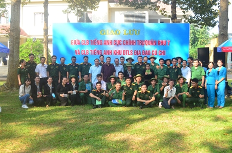 Câu lạc bộ tiếng Anh Cục Chính trị Quân khu 7 và  Địa đạo Củ Chi